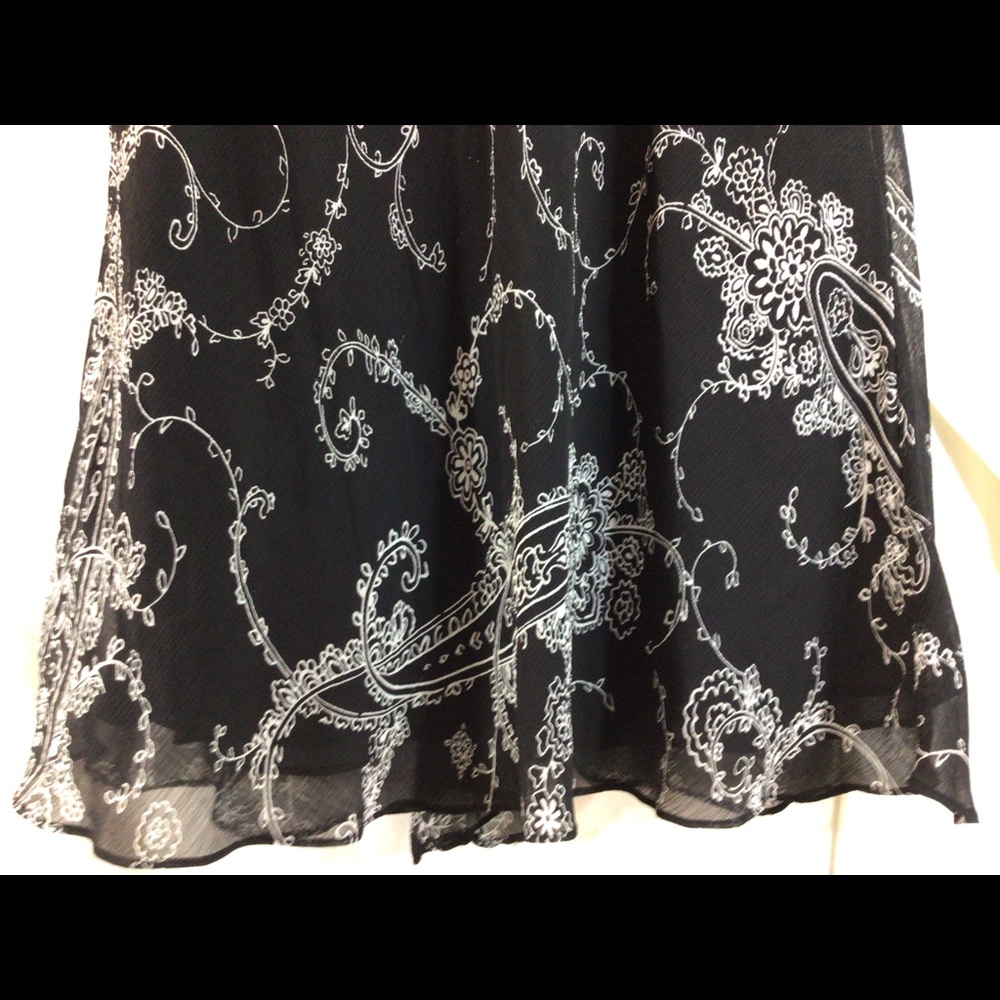 Woman’s Sz M CATO Blk & White Floral/Vine Skirt - Picture 2 of 11
